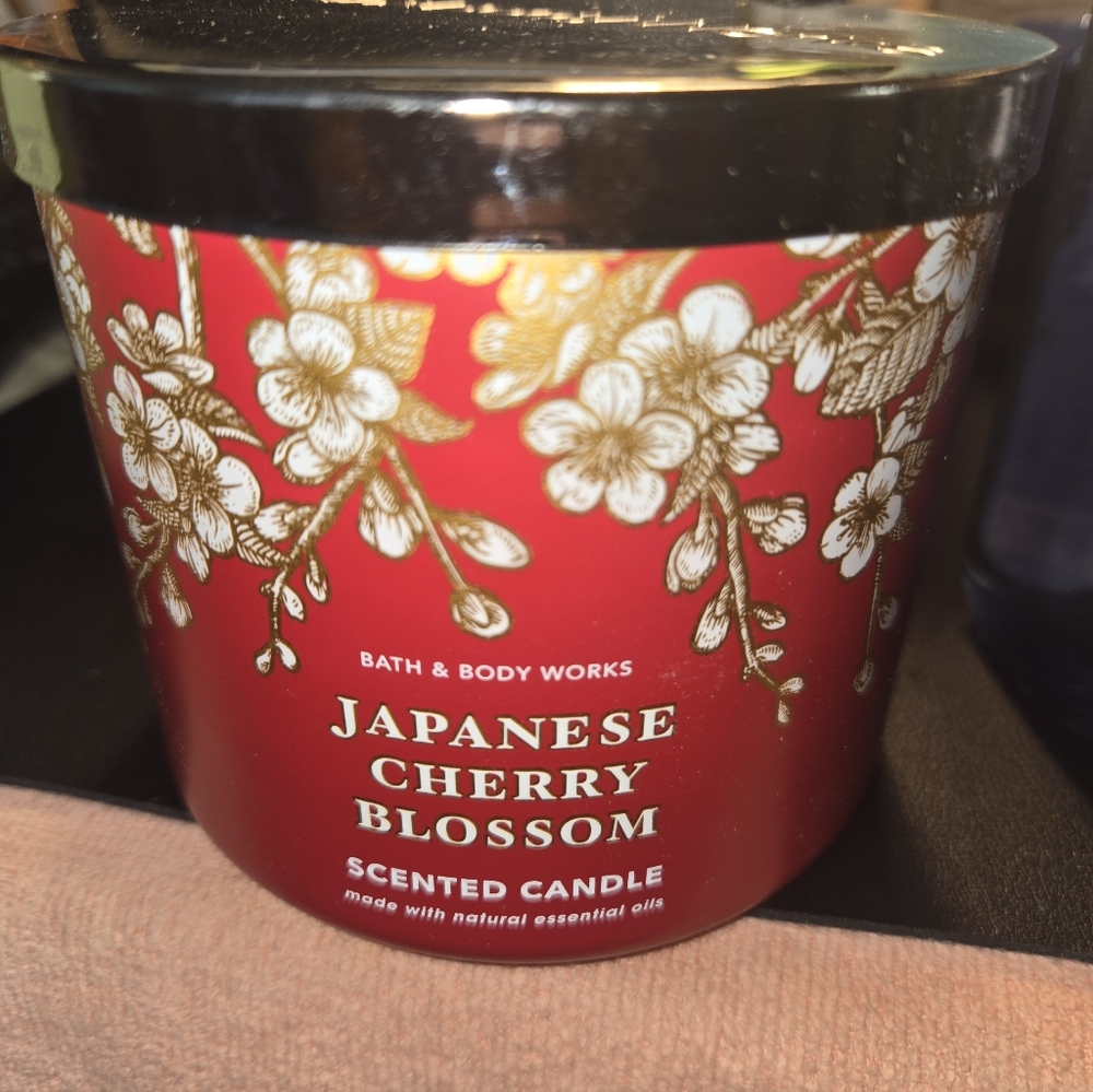 Bath & Body Works Japanese Cherry Blossom Scented Candle - Red